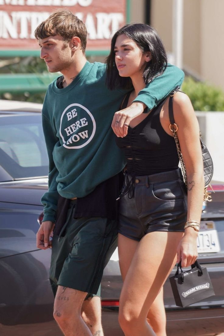 harrytwips's tweet photo. Dua Lipa Before meeting Callum Turner 🥵 https://t.co/uU7UR3cqKh