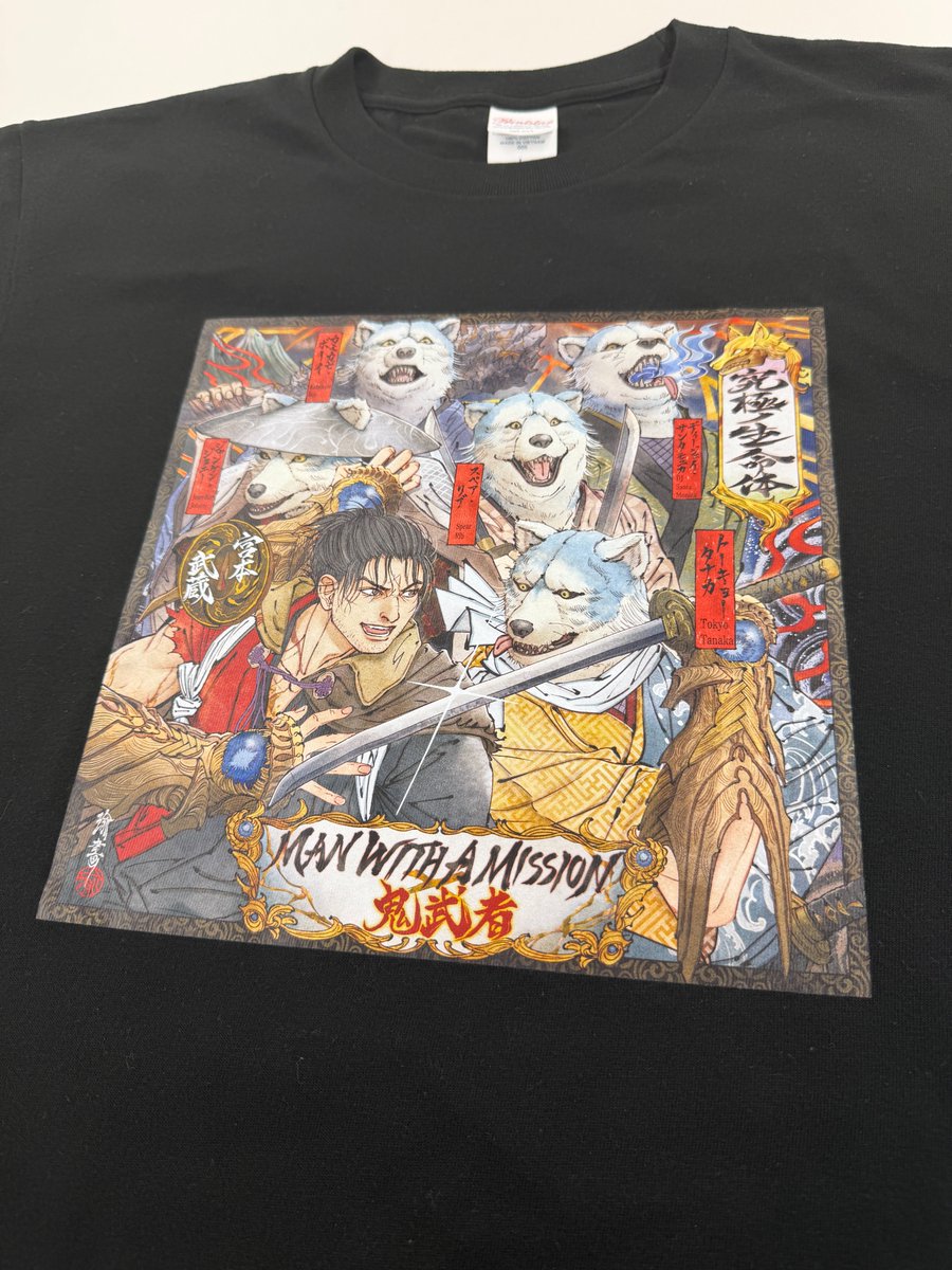 onimusha_capcom's tweet photo. 賞品のコラボTシャツのサンプルが届きました！✨
#マンウィズ ファンも #鬼武者WS ファンも垂涎の一品！ぜひキャンペーンに参加して、手に入れてください！

そして、本日コラボ動画のキャラクター編も公開！⚔
ぜひご覧ください！

ご視聴はこちらから👇
https://t.co/XMdSeo8ODc https://t.co/7mWnXETI2u