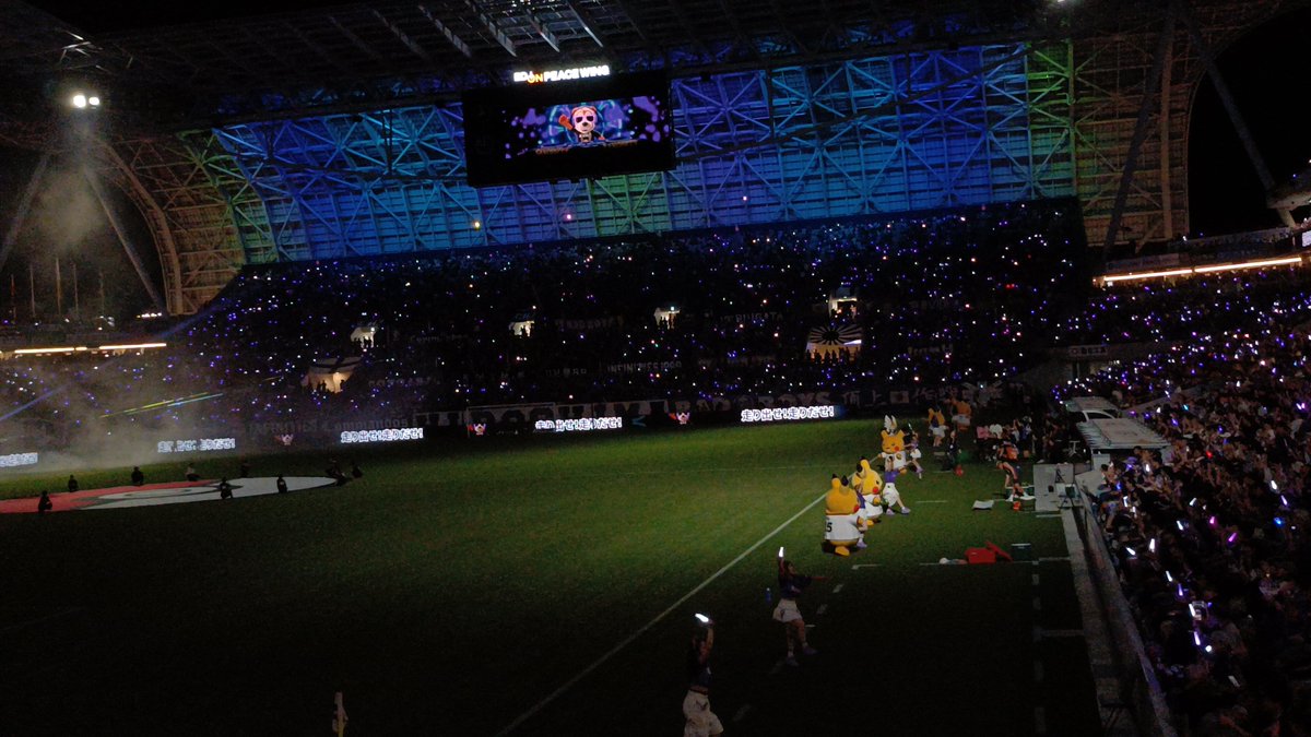 you_hal_86's tweet photo. 昨夜のピースウイングは一夜限りで現れたガラル地方の熱狂的なスタジアムでございました。
しばらく作品から離れて剣盾から復帰した人間的にはたまらない夜でした。 https://t.co/xr3Qaht8Aw