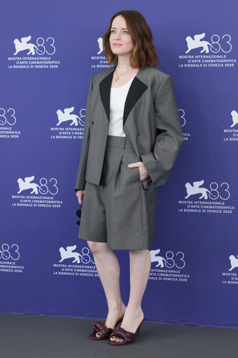 UnaiQuijada's tweet photo. Claire Foy was looking modern in bespoke Bottega Veneta while attending the "Ink" photocall during the 83rd Venice International Film Festival at Palazzo del Casino in Venice, Italy 🖤
#VeniceFilmFestival #BiennaleCinema2026 #Venezia83 #ClaireFoy https://t.co/3mANmeLHlD