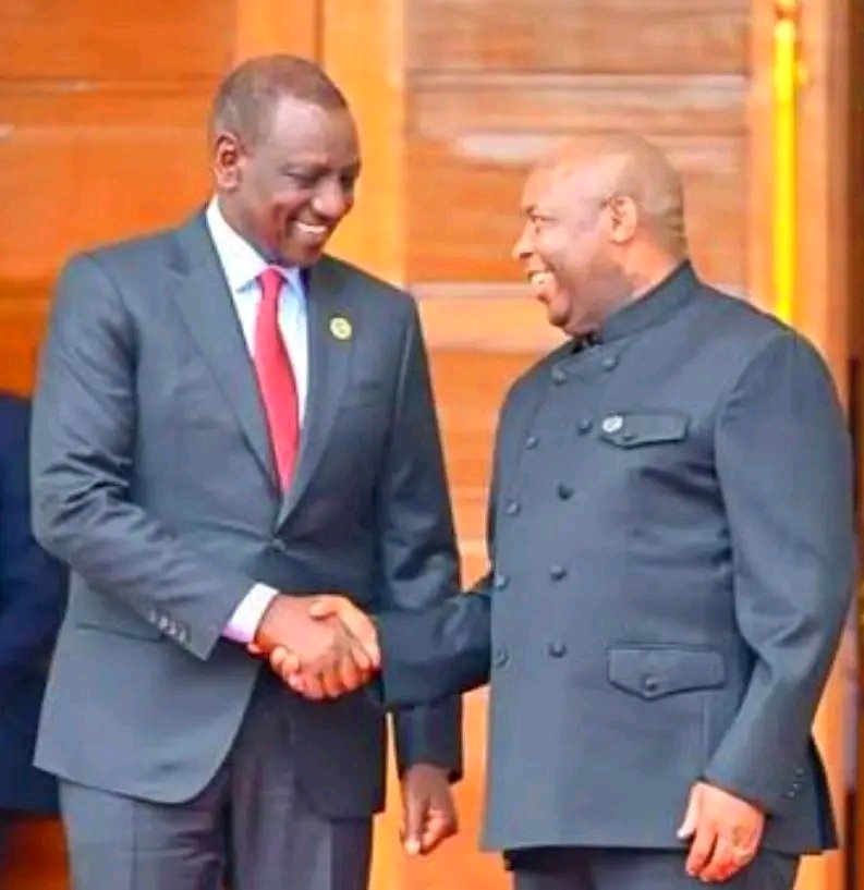 IRAMBOcc's tweet photo. Barundi muri muri kenya cane cane bagenzi ncuti  mutuye i nairobi mwicunge cane murino minsi, nimba président wa U.A Atovugana namugenziwe wa kenya kabisa imbwa irafyese ama mesa. 🙏 Gutaha turi bazima  vyonyene tugashika  n'amahigwe https://t.co/1r8tTyiXwu