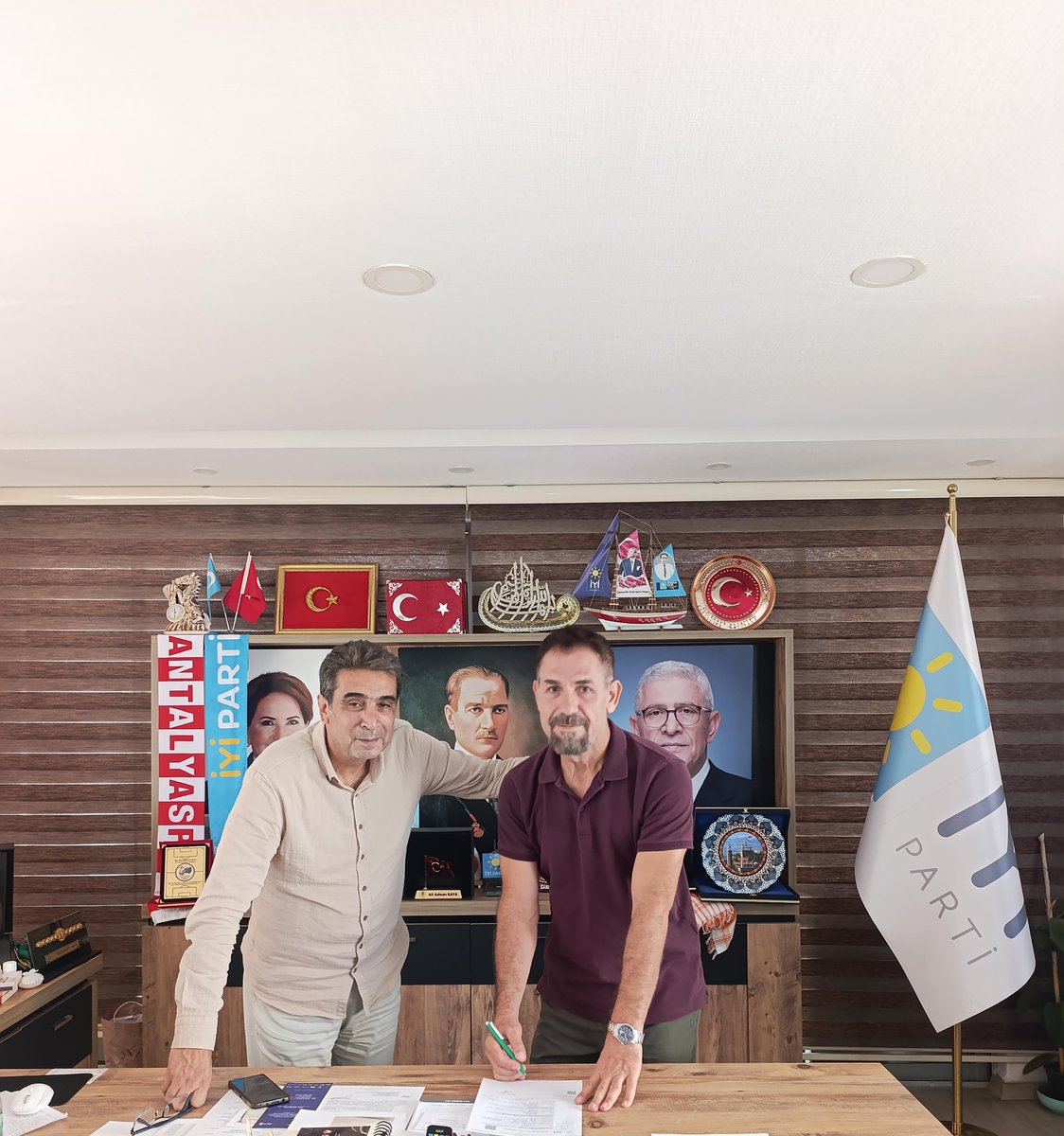 aliadnankaya's tweet photo. Araştırmacı TÜRKOLOG Sn. Dr. Atilla BAĞCI'da #KuvaİYİmilliye ruhu ile son #SonKaleİYİParti dedi. 
Aramıza yeni katılan kıymetli Hocama Hoş geldiniz diyoruz. 
#BizBirlikteGüçlüyüz
@iyiparti 
@MDervisogluTR 
@UGUR__POYRAZ 
@Ozturkdenizli 
@OsmanErturkOzel 
@SKILICASLAN54 https://t.co/m295uPAV4q
