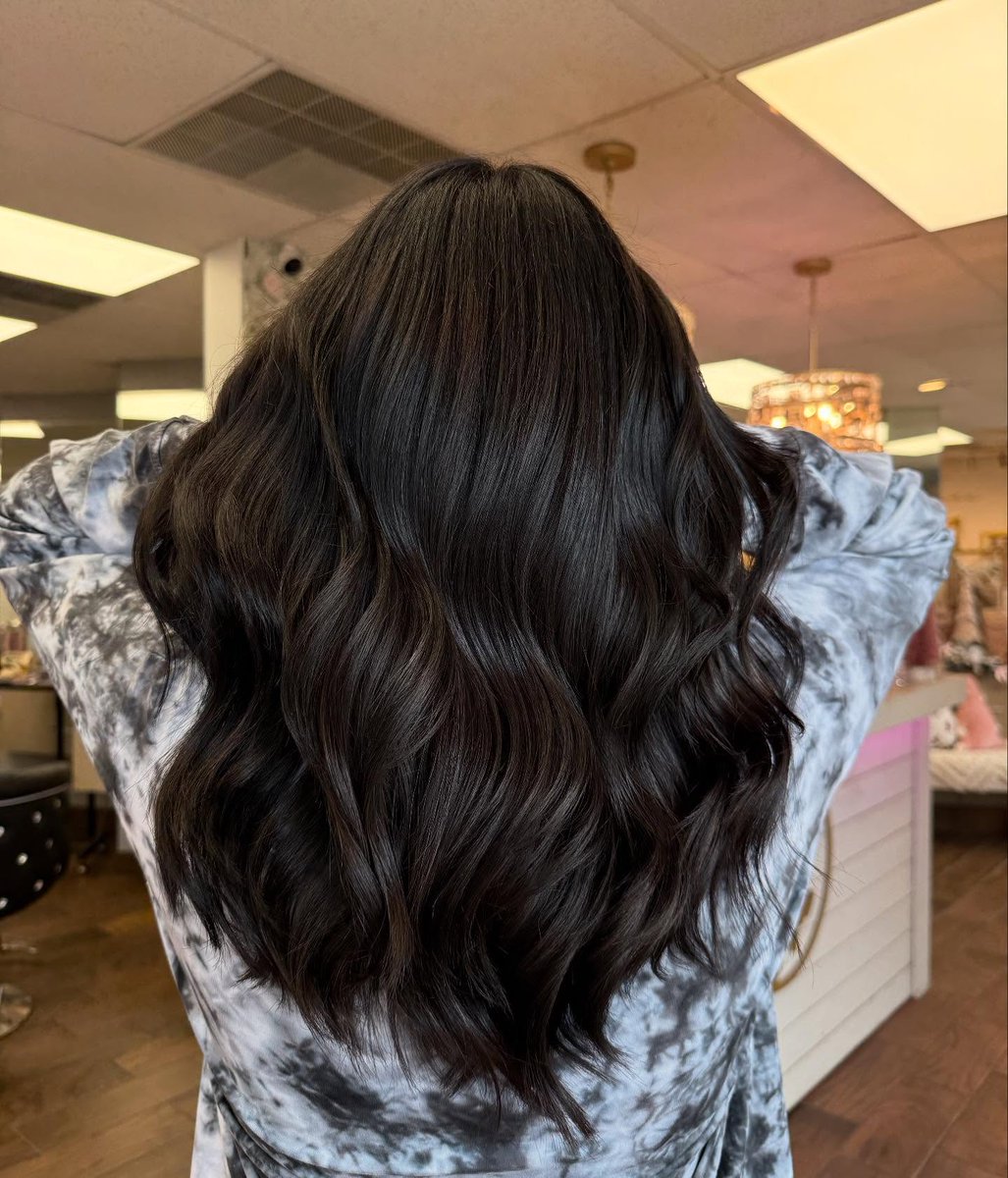 LasonyaWaeok's tweet photo. Dark, sleek, and effortlessly refined. https://t.co/1txFtcauVt