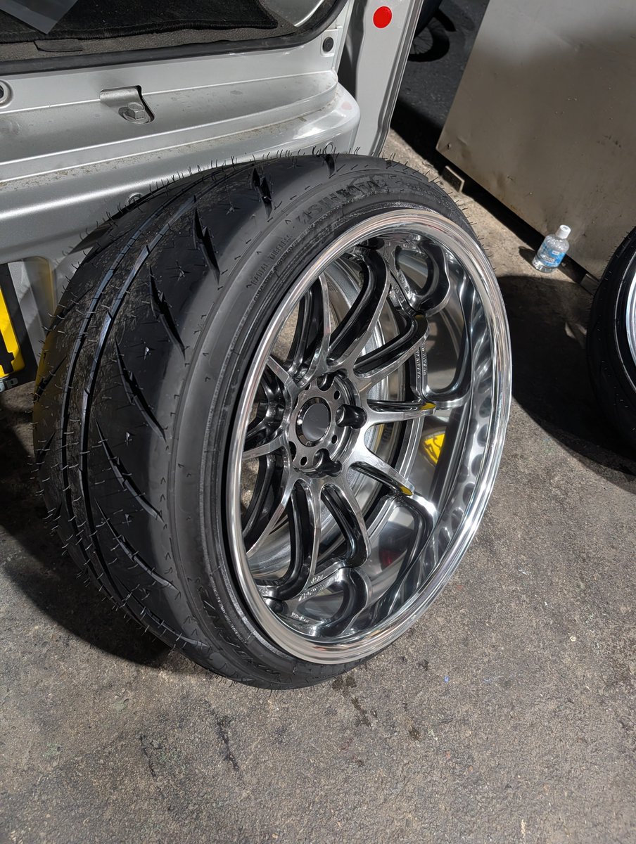 hadehadesilvia's tweet photo. WORK　ZR10 2P 18インチ
フロント10jマイナス7 Aディスク
225/35r18 NS2Rほぼ新品
リア11jマイナス19 Aディスク
235/35r18 シバ230ほぼ新品
しばらくおやすみなさい😪売るならタイヤ付き24万ぐらいなら出します。
17インチで近いサイズとかなら交換有りです。
走行は500キロ未満、傷や塗装ハゲ有り。 https://t.co/UQfX9Dveca