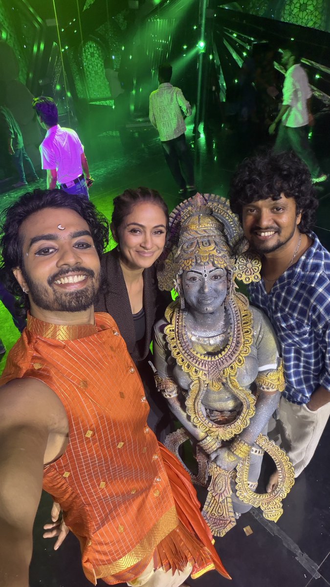 SimranbaggaOffc's tweet photo. Hours of work, endless prep, and so much passion behind one performance. Cheers to the team that made it all come together. 💖 https://t.co/22RhcUtyTV
