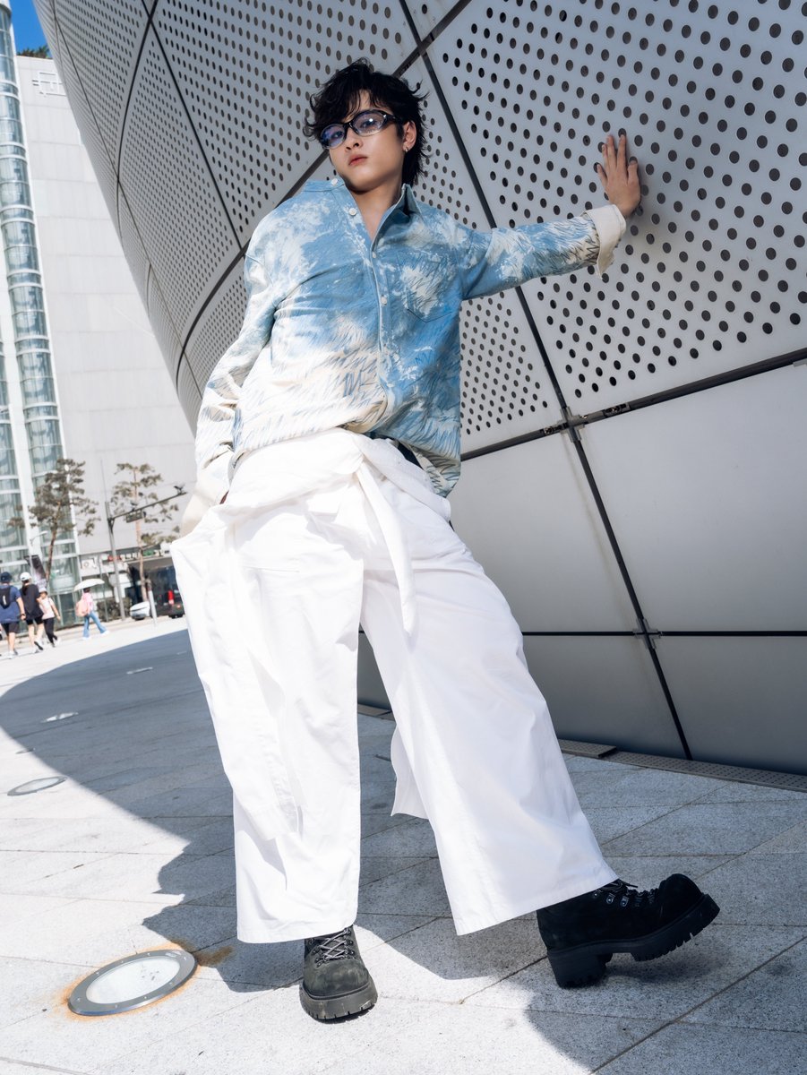 DomundiTV's tweet photo. A NEW CHAPTER BEGINS. 

Wave @waavetnp arrives at MMAM for Seoul Fashion Week 2027 SS.

WATCH LIVE
🔗 : https://t.co/QylVlWr8Si

WAVE IN SFWSS27
#MMAMSS27xWAVE
#MMAM
#seoulfashionweek2027ss
#waavetnp https://t.co/RVEhM1Eg6c