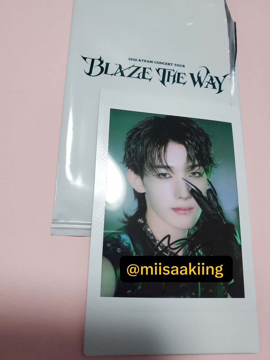 miisaakiing's tweet photo. &amp;TEAM　&amp;TEAM BLAZE THE WAY  PHOTO CARD INSTANT ver.１インスタントフォトカード チェキ の交換お願いします！

譲→ＪＯサイン（ver.１）

求→YUMAサイン（Ver.1でも２でも可です！）

9/5.6のベルーナで交換希望です。
交換してくださる方、リプお願いします���❤
 #andTEAM_交換 
 #andTEAM交換 https://t.co/ZQFhSfms0j