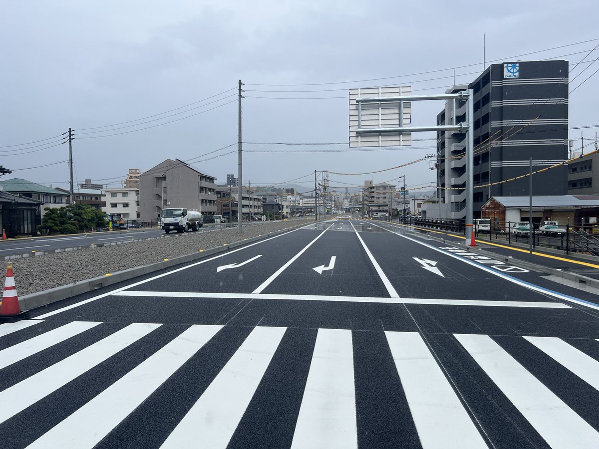 fujikogp_ogawa's tweet photo. 松山市、JR松山駅西側と松山環状線(フライブルク通り)を東西に結ぶ「松山駅西口南江戸線」が、9/14午前3時頃に開通します。 https://t.co/LvpP3e0oTn