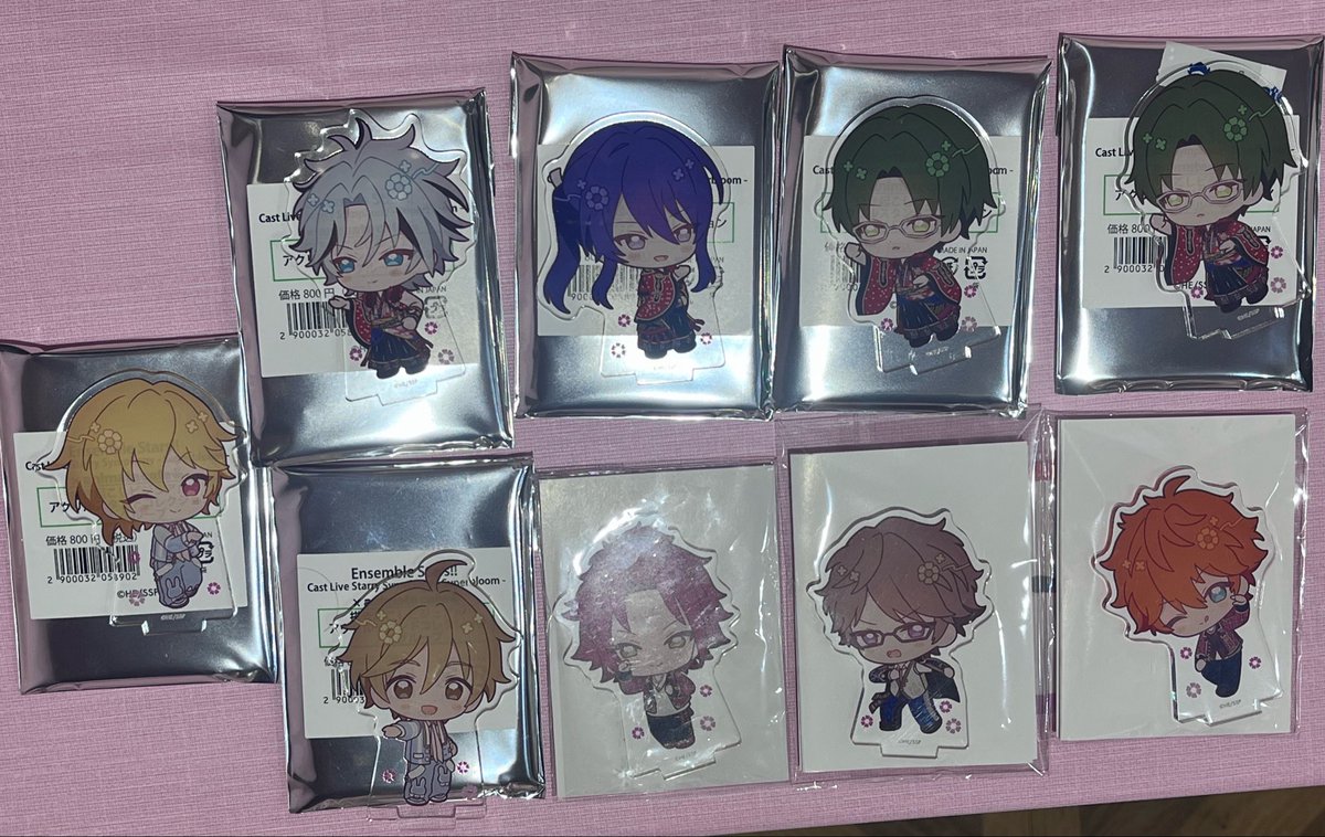 eru_gdtm89's tweet photo. 【交換】アニカフェ あんスタ スタフォニ 
譲▶︎画像参照

アクスタ
求▶︎ 奏汰 凪砂＞ジュン 日和

チケット型キーホルダー
求▶︎真 千秋

ステッカー
求▶︎ 凪砂 ジュン 日和

出先のためID画像なし
本日名古屋にて手渡し可
※手渡し優先
上記以降は郵送対応
検索よりお気軽にお声掛けください https://t.co/glNN27JDBf