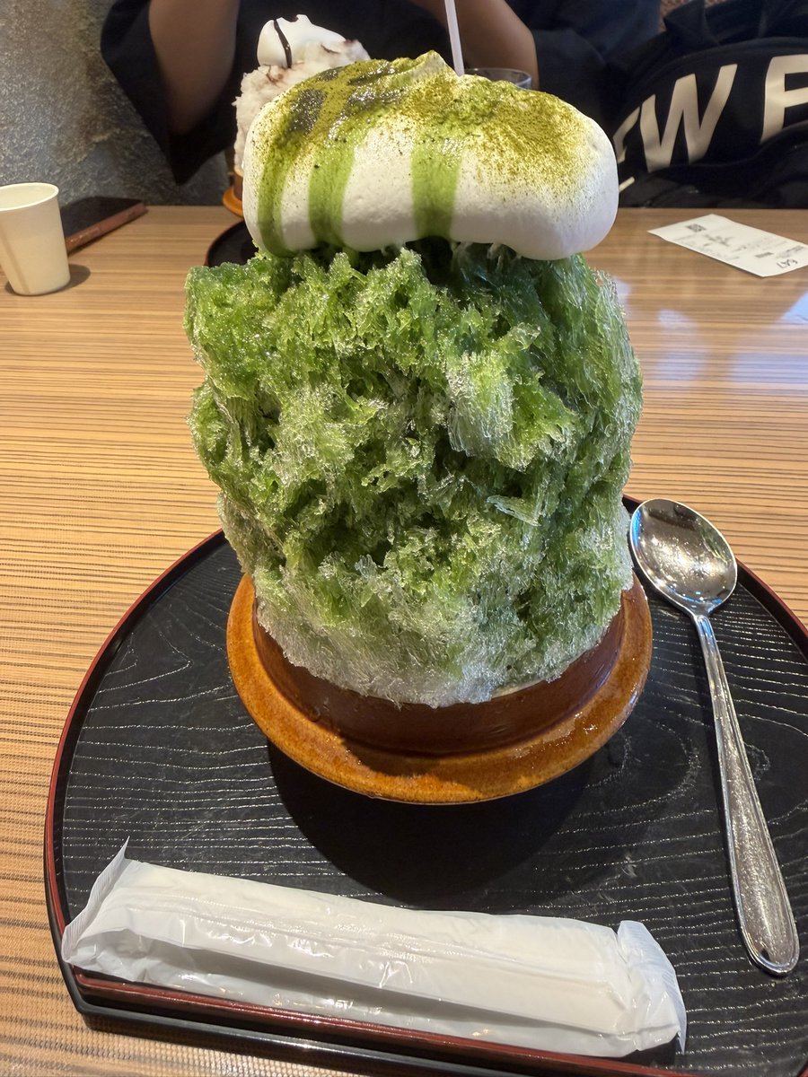 kato3ahonoko's tweet photo. クソデカかき氷 https://t.co/dw7DItOI0g