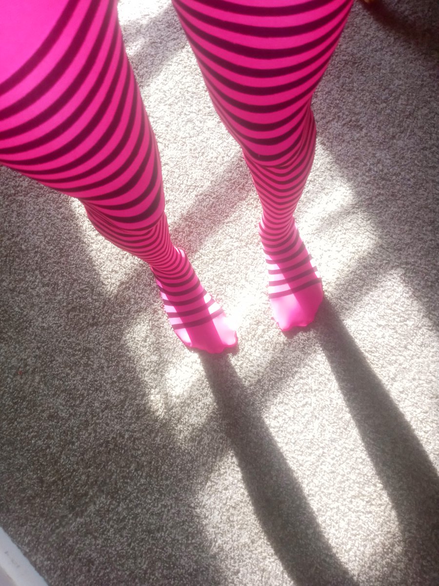 selfishguitar's tweet photo. Do you guys like my tights? I love them😌#tights #feet https://t.co/nRFNuHLqV5