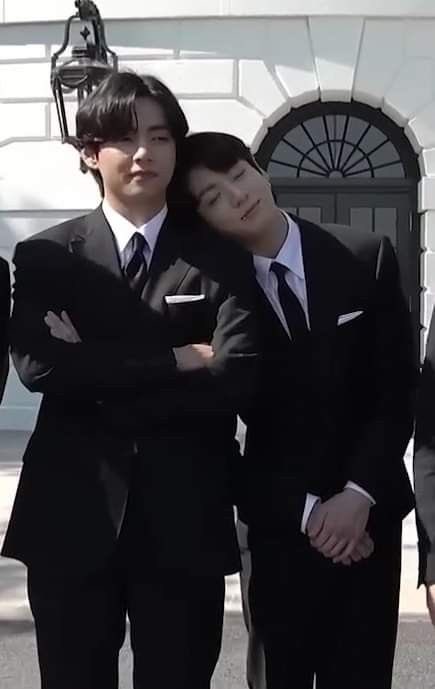 ihrtbunv's tweet photo. "v hyung is my safe place" https://t.co/AAueqMhL9x