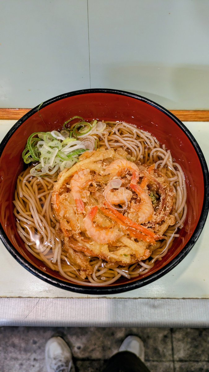 zigzagvk02's tweet photo. おくとねで天ぷらそば食べて、むらまつさんで買い物して、今タバコ天国
#新橋 #タバコ天国 https://t.co/RjRkJd3jBq
