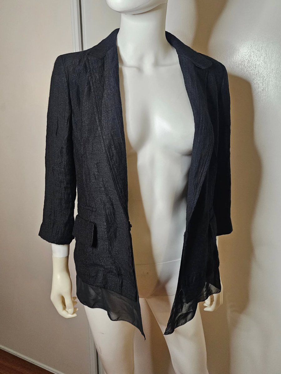 ColleneHna3lud's tweet photo. Simply Vera Wang women’s black textured open snap-button blazer jacket, size S. Hi, I’m Britt, your friendly reseller. I’m clearing out my closet, so lots of pieces need new homes. Same-day shipping on most orders, and I accept reasonable offers. https://t.co/qvy6e80a9m