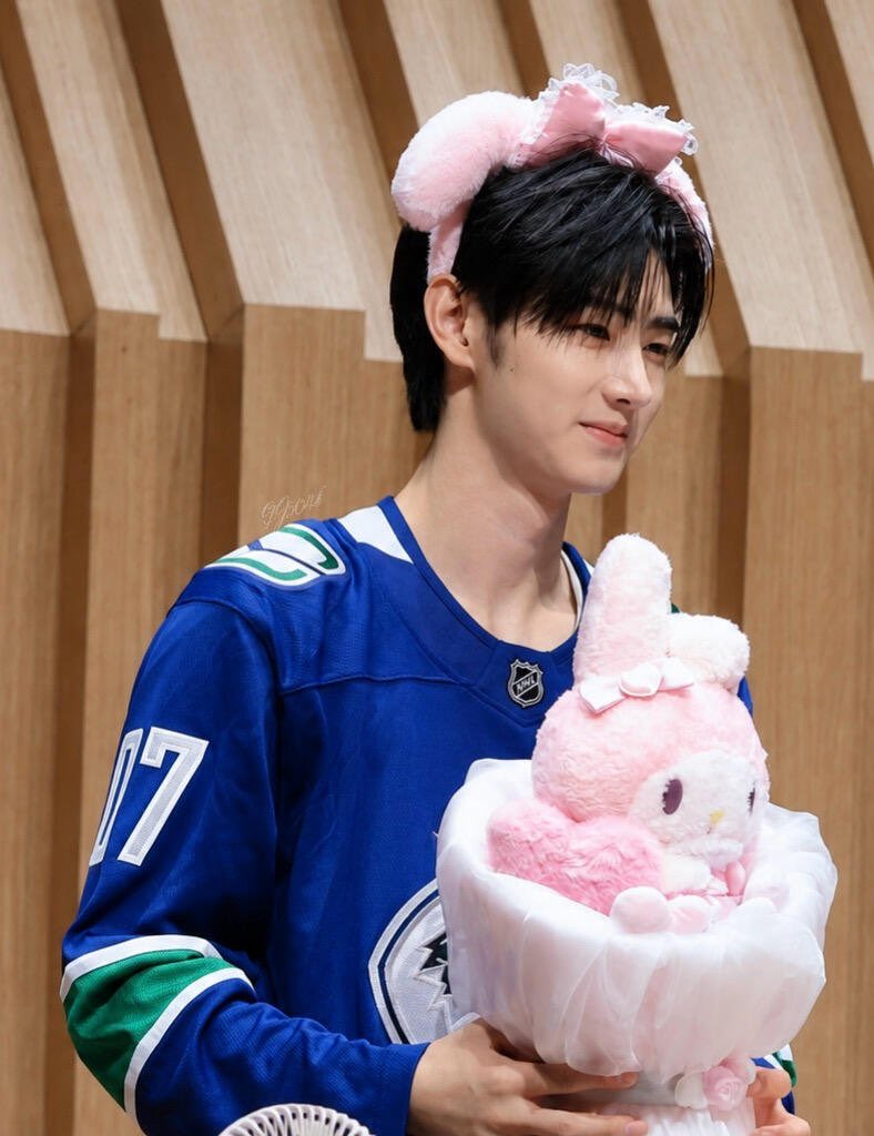 pshmew's tweet photo. our melohoon <3 https://t.co/n2gtizSivD