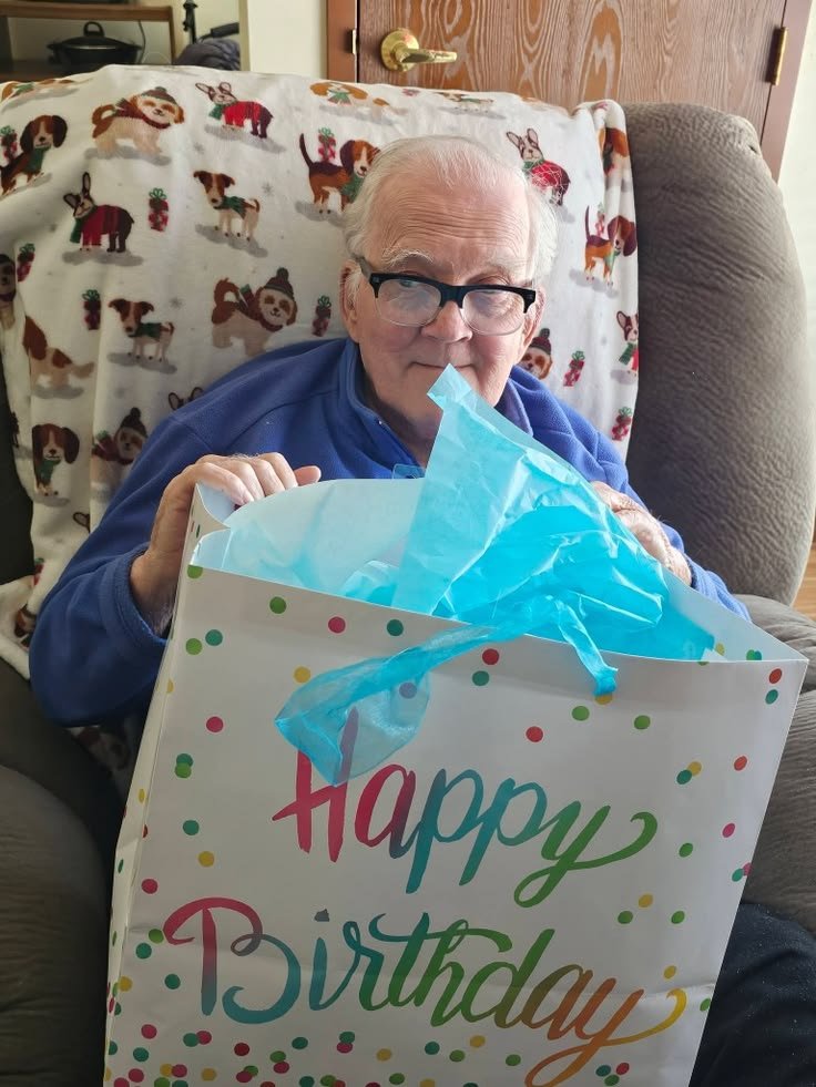 jim4266355's tweet photo. I'm very happy today is my birthday 🎂🎉❤️ https://t.co/aRKKWYJMs4