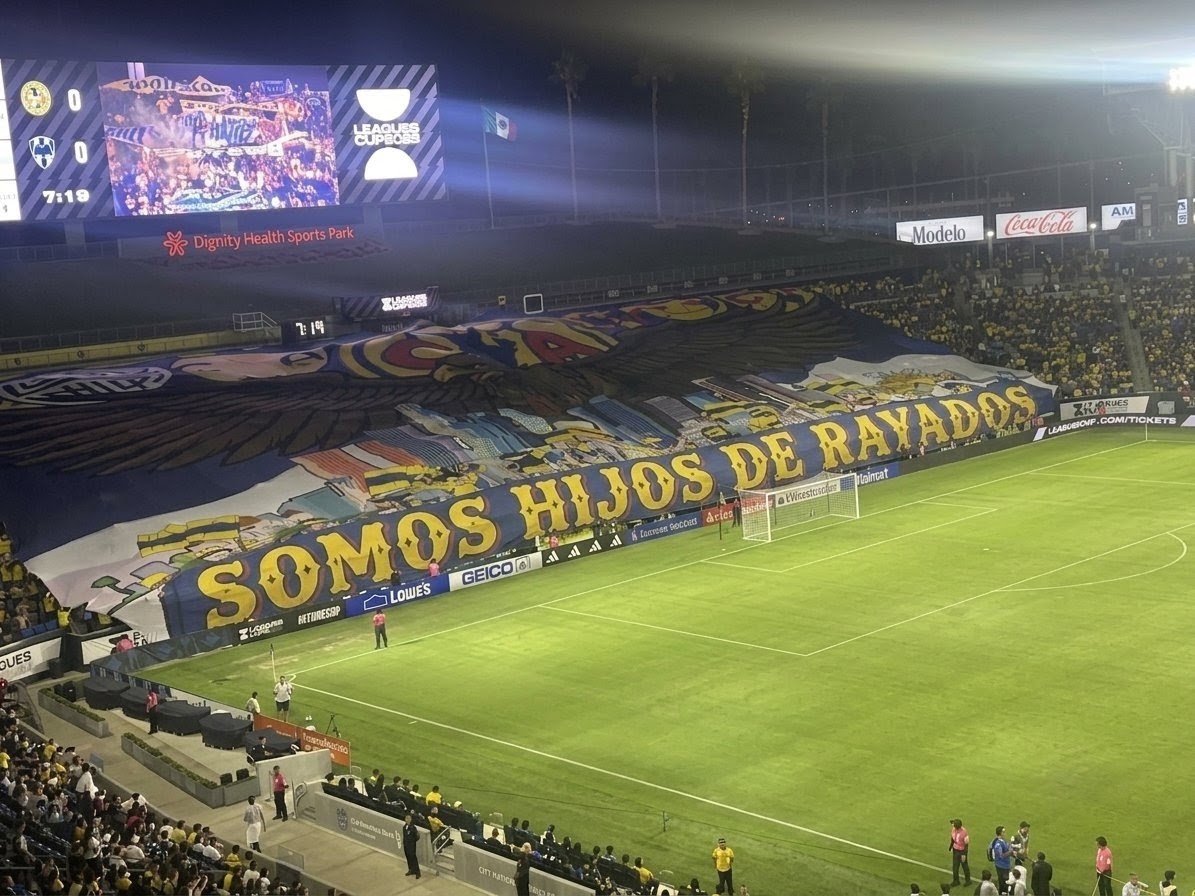 JwnPy's tweet photo. @LKikeGarcia En el Azteca y en el Gabacho https://t.co/ERW2CGPbfr