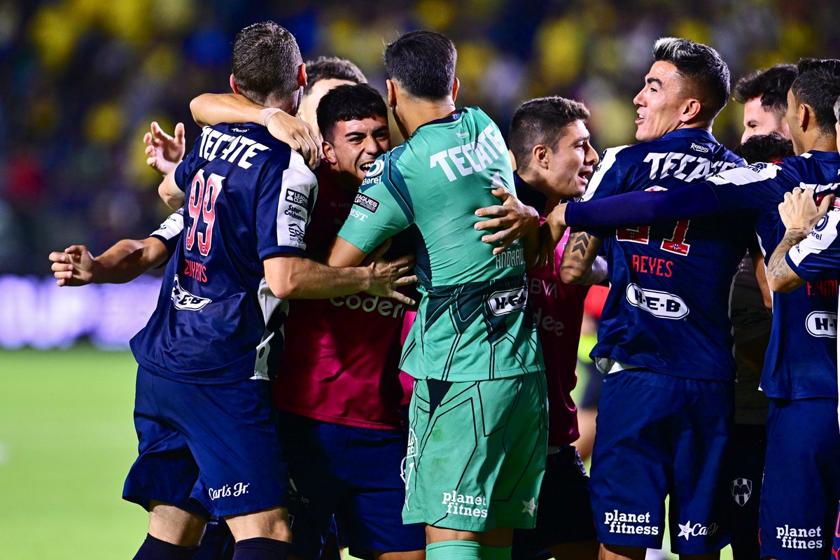 SomosRayados's tweet photo. Monterrey es un equipo que sabe sufrir los partidos, si bien no siempre va a salir bien, están aprendiendo a levantarse, ganar y creer, eso y sacar el resultado. Todo eso es de Matías Almeyda, más de cinco años medio esperando algo así, esto es un proceso, tiene menos de tres meses, no lo olviden, pero por aquí es, confíen. TODOS JUNTOS.
