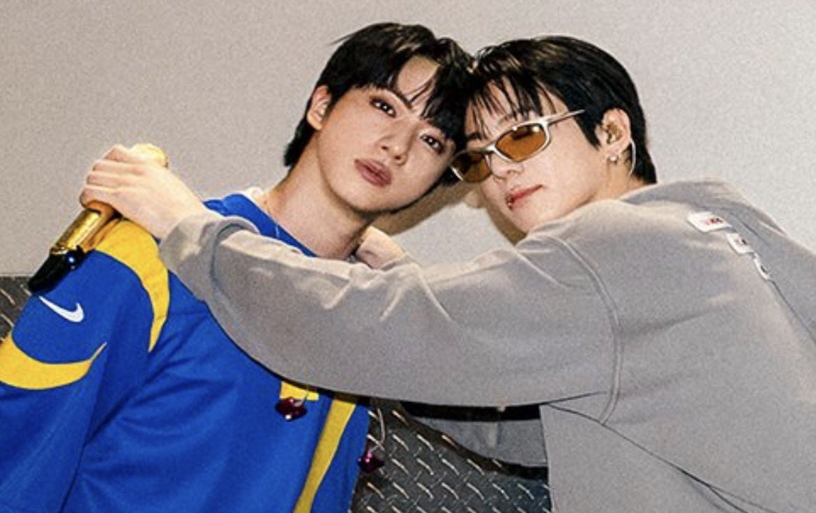 kuroforsjk's tweet photo. jungkook is exactly where he wants to be https://t.co/4tWjDYRkWy
