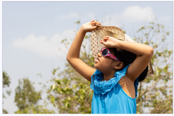 ncaer's tweet photo. How can early-life exposure to environmental stress affect children’s learning outcomes?

Drawing on data from NCAER’s IHDS-II (2011–12), new research examines the association between early-life exposure to extreme heat and children’s learning achievement. The findings indicate that greater exposure is associated with poorer performance in reading, writing, and mathematics. The study also identifies physical development, household coping capacity, and health environments as potential pathways through which early-life environmental conditions may shape later learning outcomes.

@sourishmustafi, @punarjitrc, @ihdscorner 

Read more: https://t.co/IZntdSClza
