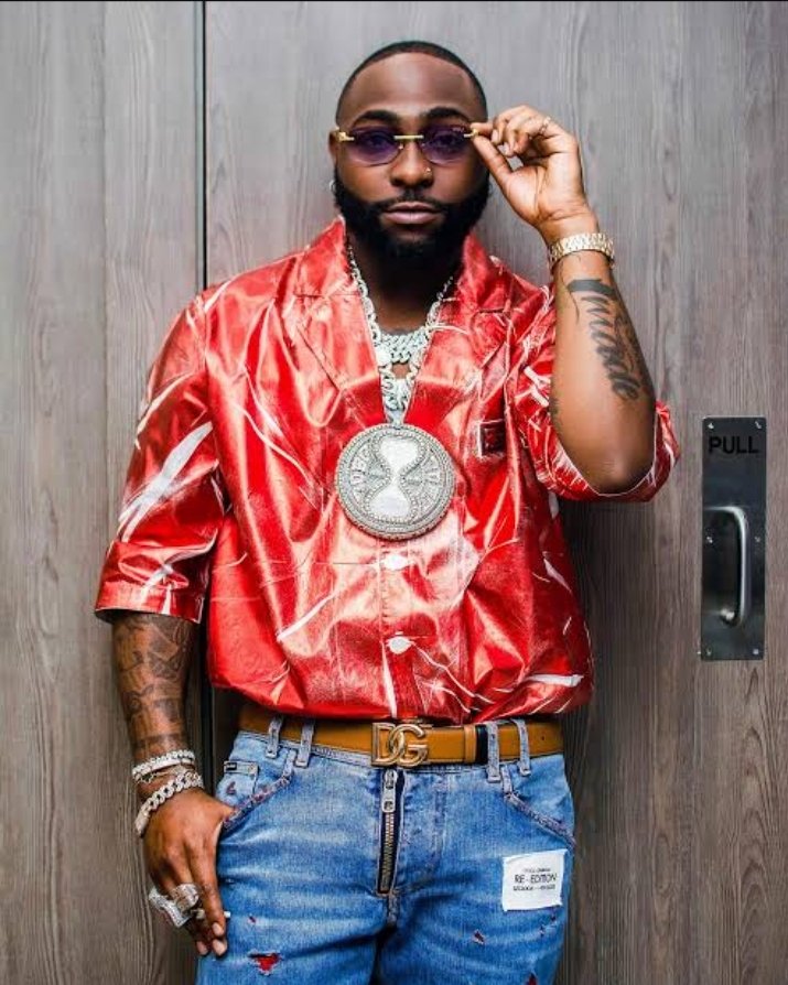 MrReigny's tweet photo. People will constantly taunting Davido, disrespect his works and years of intense dedication in music that produce one of the greatest career in afro beat history with unlimited Hits

They keeps downplaying it under " it's because his father is rich" and once he come for them.

You start hearing, this Davido is childish 
He no go better for una sha.. envy and jealousy has eaten deep in y'all mind