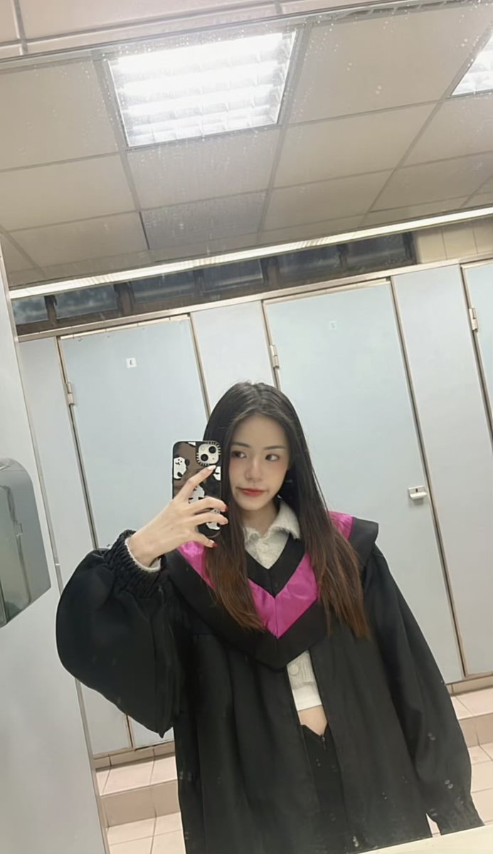 MatthewMur36173's tweet photo. 好懷念 是剛畢業的我🥳 https://t.co/0C1w7idiQq