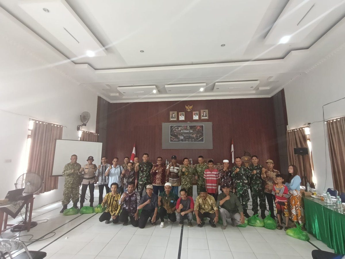 Kodimpaser's tweet photo. Tim Mabes TNI Beserta Pasis Dikreg Sesko TNI Beri Edukasi Kepada Warga Muara Komam
Bertempat di Gedung Kecamatan Muara Komam, telah dilaksanakan Penyuluhan Karhutla oleh Tim Mabes TNI dengan Pasis Dikreg Sesko TNI
#mabestni #tniad #seskotni #kodimpaser #penyuluhan #karhutla https://t.co/8KRIo4Iu9W