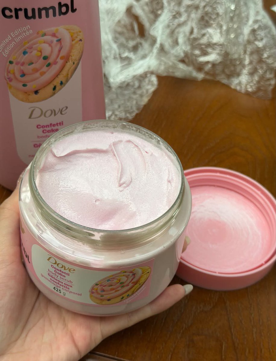 willdintsleep's tweet photo. wanginya lembut, manis, cozy, apalagi kalau dicomboin sama body wash &amp; scrubnya, behhh berasa kaya toko dessert kue berjalan😭
Belinya disini yah 
- deodorant https://t.co/eyuvXV6qAK
- bodywash https://t.co/LXWg2zb6yH
- bodyscrub https://t.co/6L3LZc55PG￼ https://t.co/TjUcb4WhWv