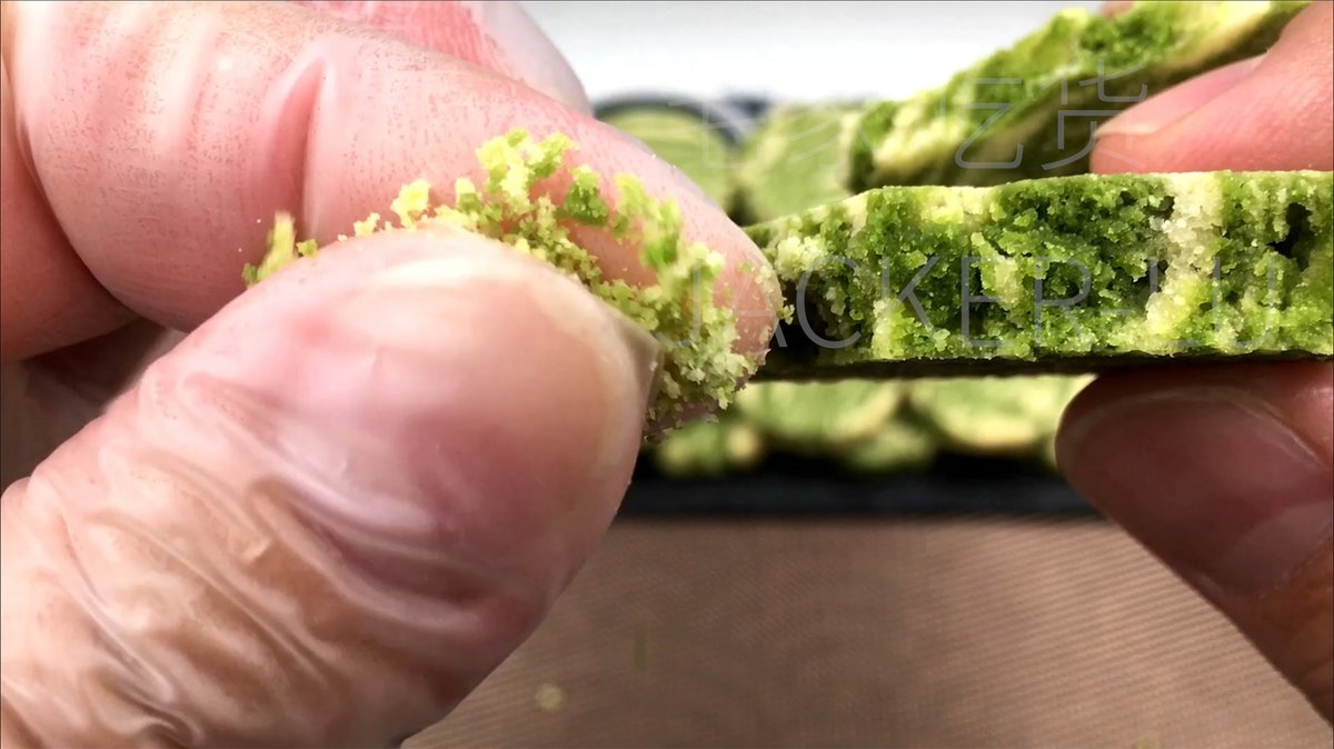 laugg028821's tweet photo. Just shared my all-time favorite crispy matcha cookies with my desk crew—small treats, big smiles! , https://t.co/hXC38c3S9P