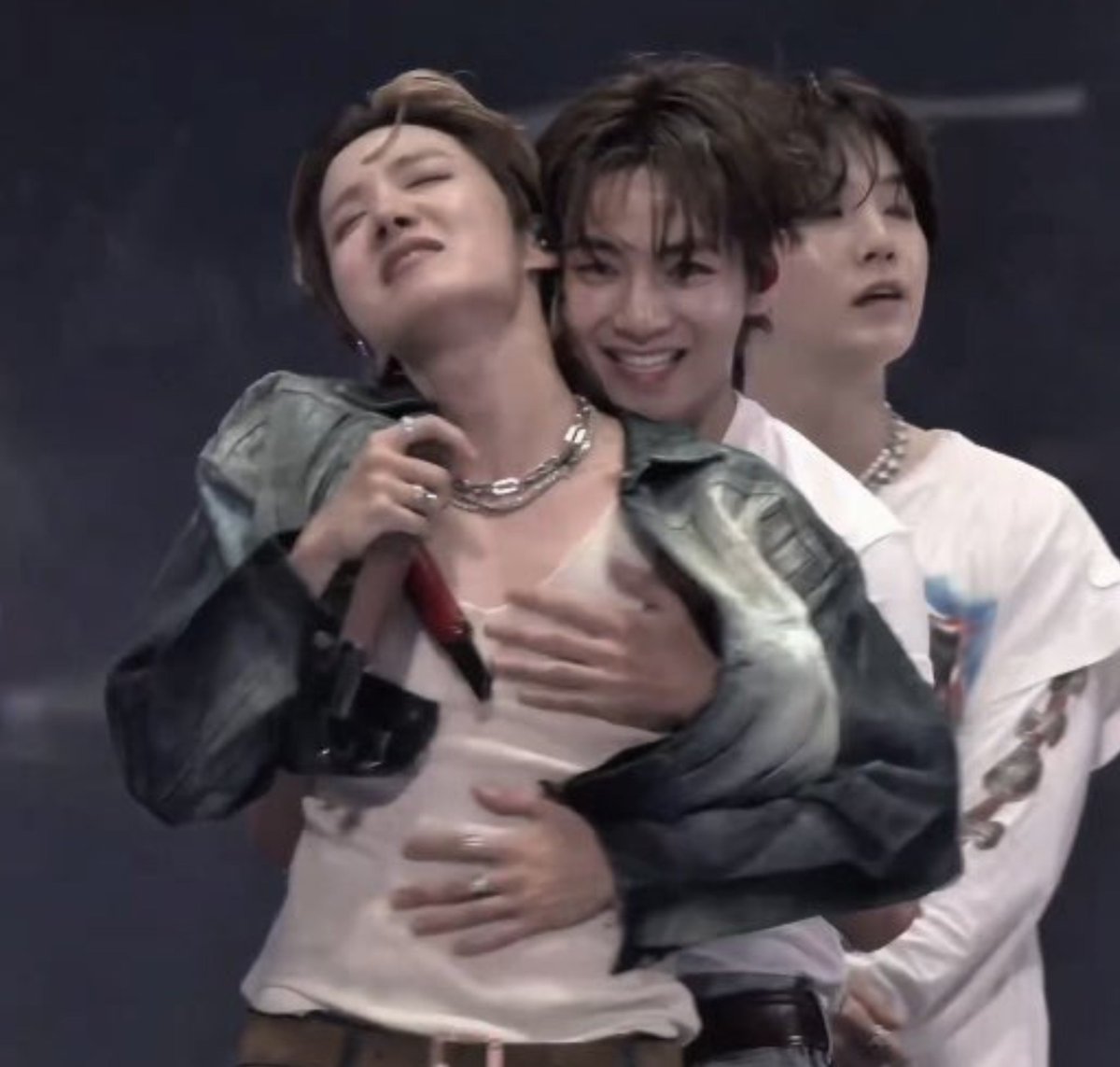agustdslawgurl's tweet photo. talk about bts privilege....... https://t.co/L7lmGUA5L4