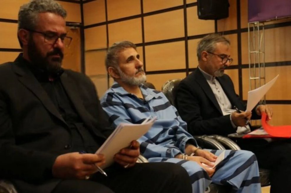 MaryamMoqaddam's tweet photo. برای #ساعدی‌نیا ۱۲ سال و شش ماه حبس بریدند، به علاوه مصادره تمام اموالش

«جمهوری» دزدان و قاتل‌ها https://t.co/k93u8Xv8Dd