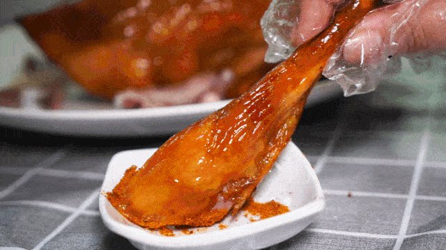 hidear01946472's tweet photo. 今天拆的快乐是膨化脆卷给的！香辣味一嗦就停不下来，分给室友追剧一起啃，快乐直接翻倍～ https://t.co/mbADMuVxF4