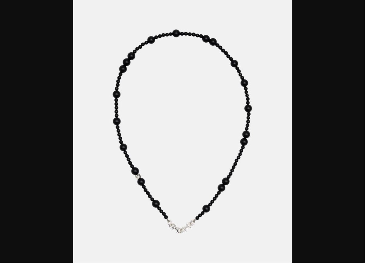 NP_PRESS's tweet photo. MACRO MICRO ONYX NECKLACE ¥19,800

大小のオニキスビーズを組み合わせた、程よい存在感の一本。粒の大きさに変化をつけることでリズム感が生まれ、シンプルながらも表情豊かに仕上げました。SILVER-925素材なので単体はもちろん、他のネックレスと重ねるレイヤードスタイルにもおすすめです。

https://t.co/KrcAnCbY7S

#NARRATIVEPLATOON #シルバーアクセサリー #SILVER925 #オニキス #ネックレス #レイヤードジュエリー