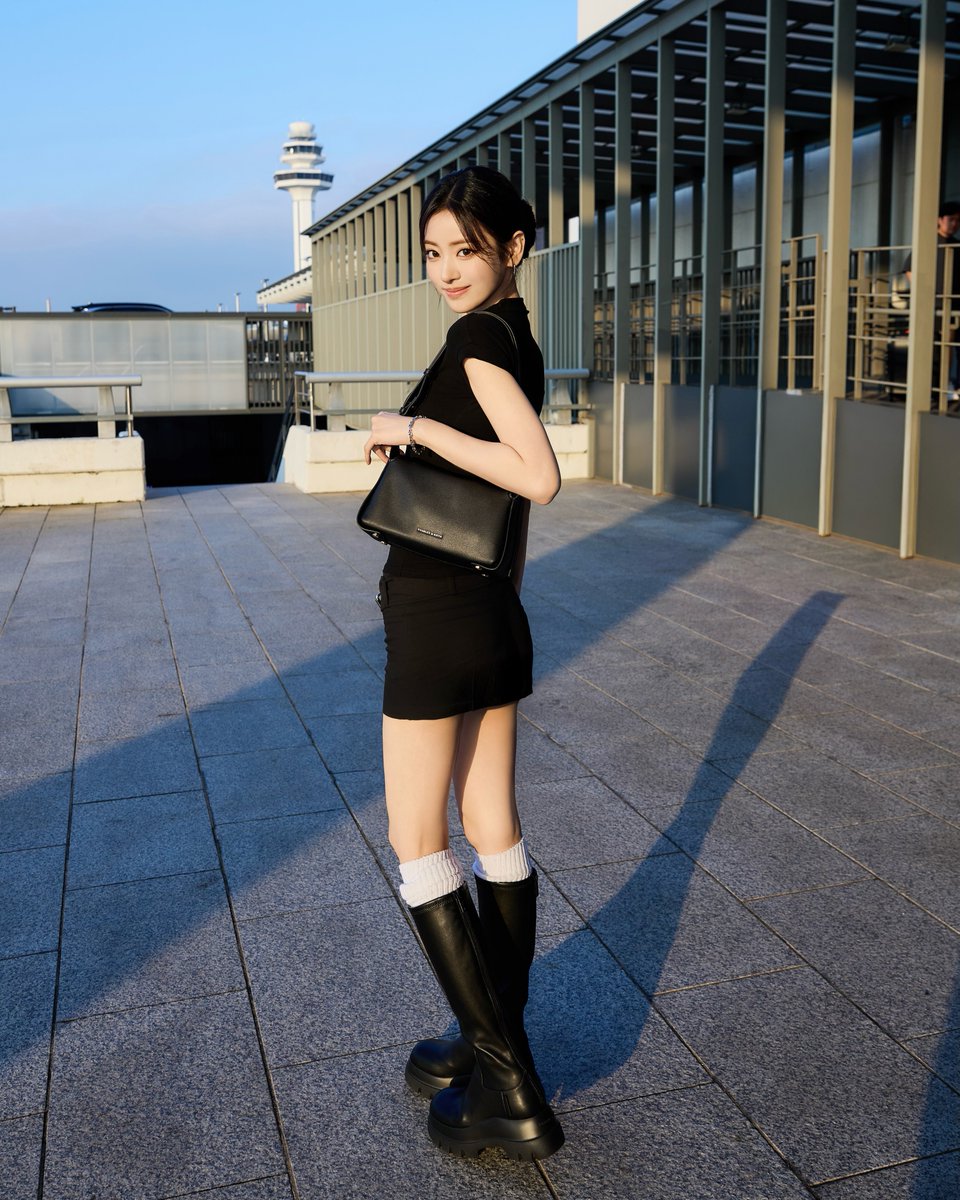 annarated's tweet photo. ANNA x CHARLES &amp; KEITH https://t.co/gPCPLl1a0M