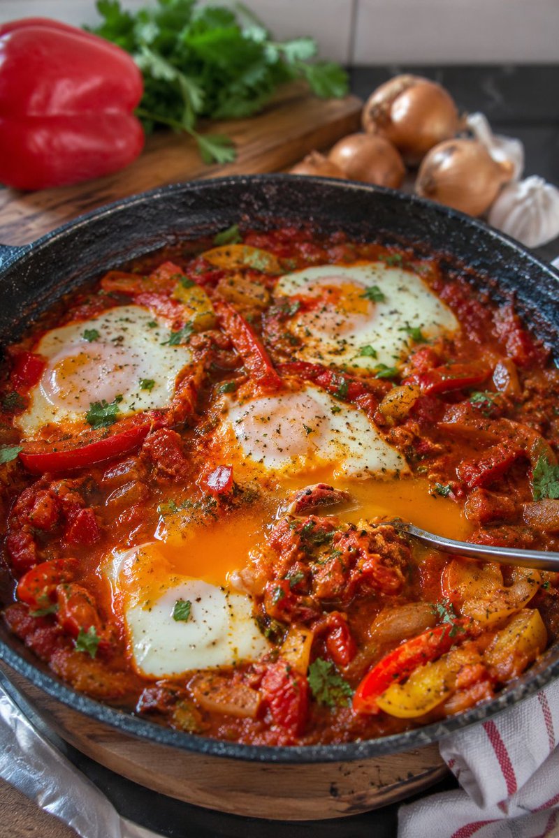 MamanGuide's tweet photo. Chakchouka aux œufs et poivrons : recette facile en 40 min

✅ 𝐑𝐞𝐜𝐞𝐭𝐭𝐞 𝐜𝐨𝐦𝐩𝐥𝐞̀𝐭𝐞 𝐢𝐜𝐢. 👇👇
https://t.co/53itw0fClQ

#Chakchouka
#RecetteOeufs
#PlatVegetarien
#CuisineMediteraneenne
#BrunchFacile https://t.co/63KwVRzRcA