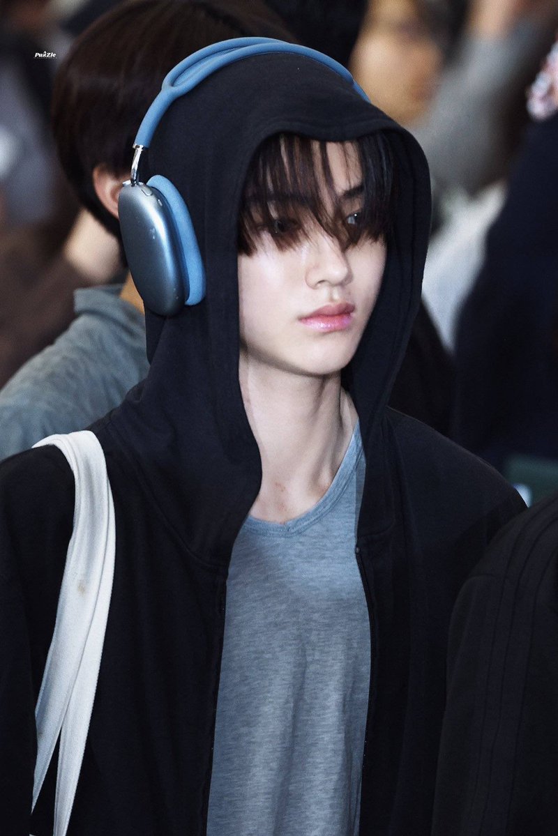 09twinss's tweet photo. that neck is looking like the puppy got a little carried away 🤭🤭 https://t.co/bvXT4n8qj3