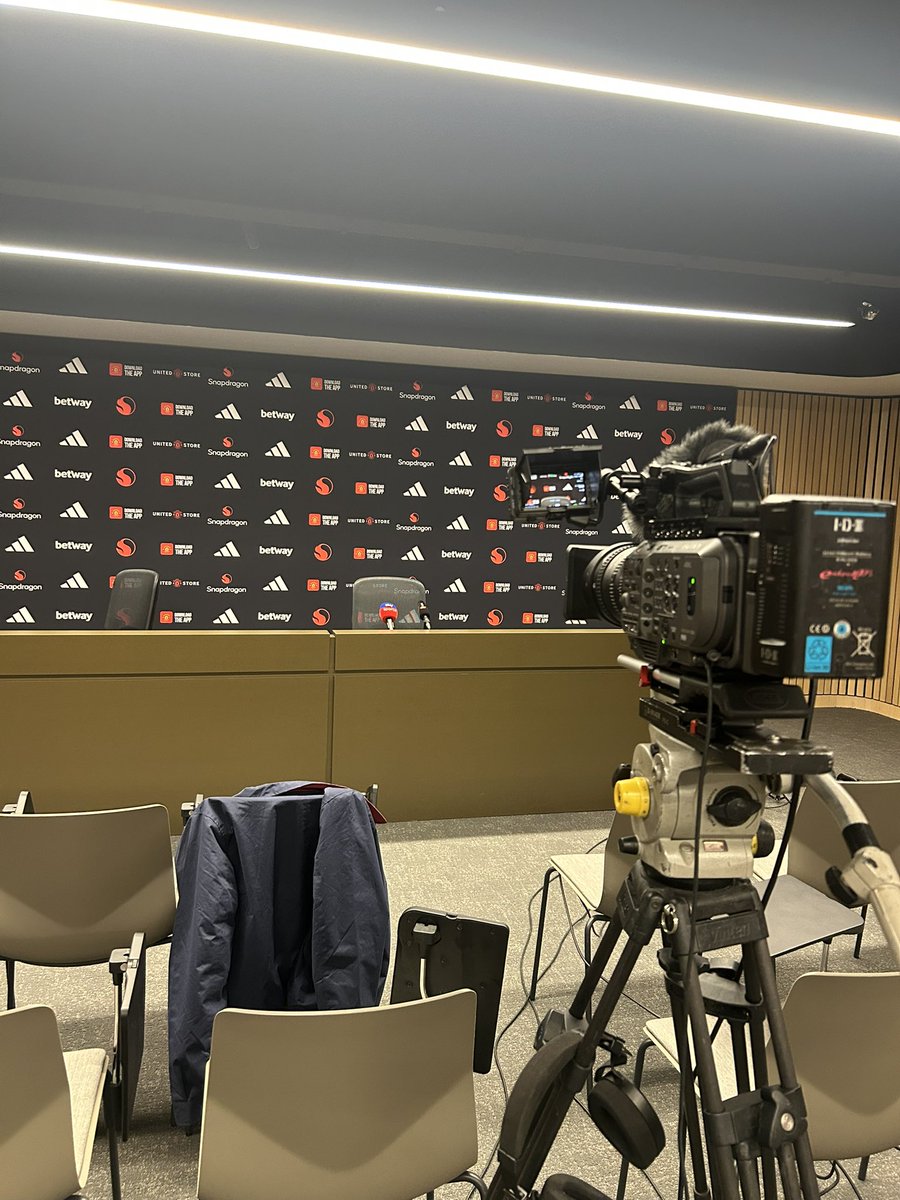 em_sandy's tweet photo. At Carrington to hear from new Manchester United manager Eva Olid for the first time in a press conference. United open their WSL campaign at London City Lionesses on Friday. #mufc https://t.co/8Wuszdj8Gl