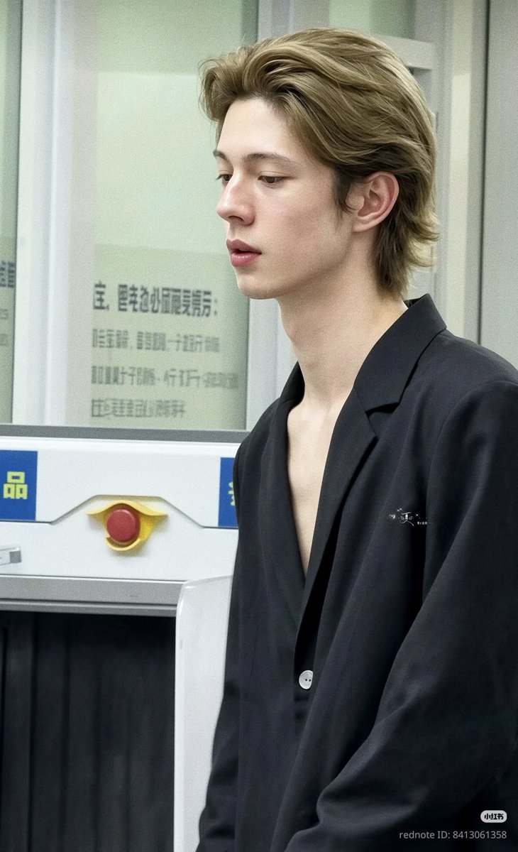weus_ing's tweet photo. Idk how to explain this, but it's almost always impossible to tell that Ollie is mixed chinese x american, but it's kind of very visible in this picture? which is generally so rare with him https://t.co/WAEWT2dv06