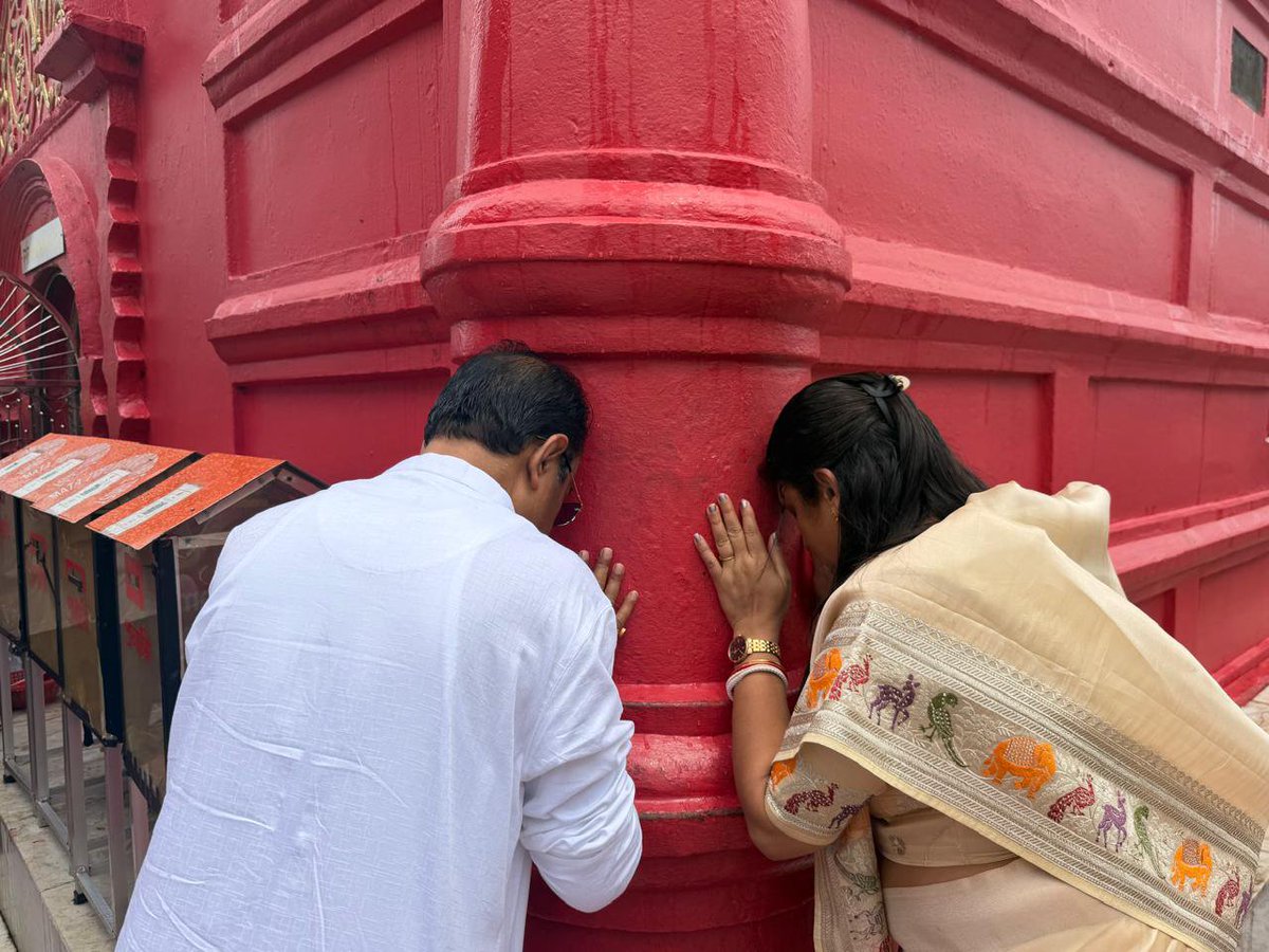 Rajib4BJP's tweet photo. আজ সপরিবারে মাতা ত্রিপুরাসুন্দরীর আশীর্বাদ পাওয়ার সৌভাগ্য লাভ হয়, মায়ের কাছে রাজ্যবাসীর সুখ-সমৃদ্ধি প্রার্থনা করি। https://t.co/vbuiECP53F