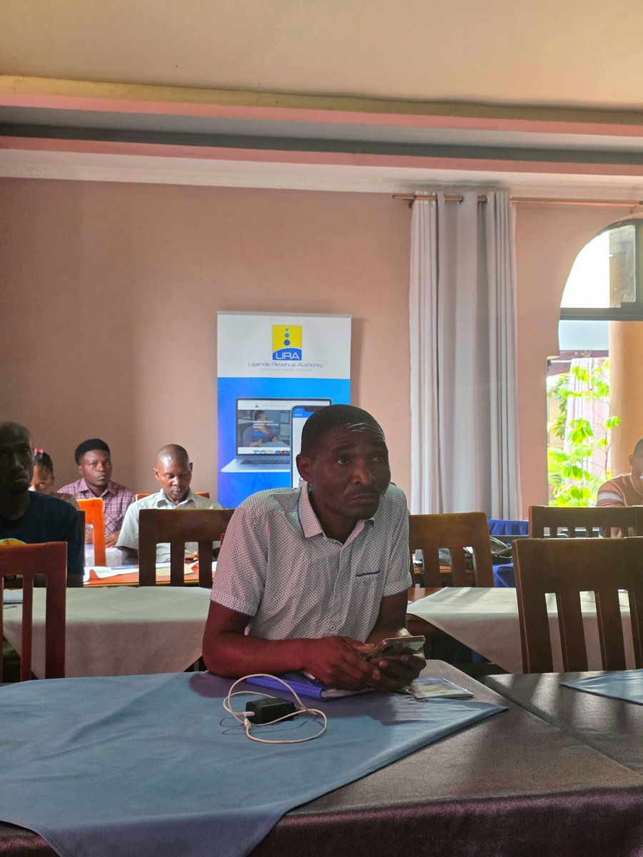 Kkids_Foundatn's tweet photo. HAPPENING NOW IN KASESE !
@URAuganda is holding an onboarding session for newly registered taxpayers.
📍Kamwe Kamwe Hotel & Spa in Kasese Town. https://t.co/XAczM8YSuv