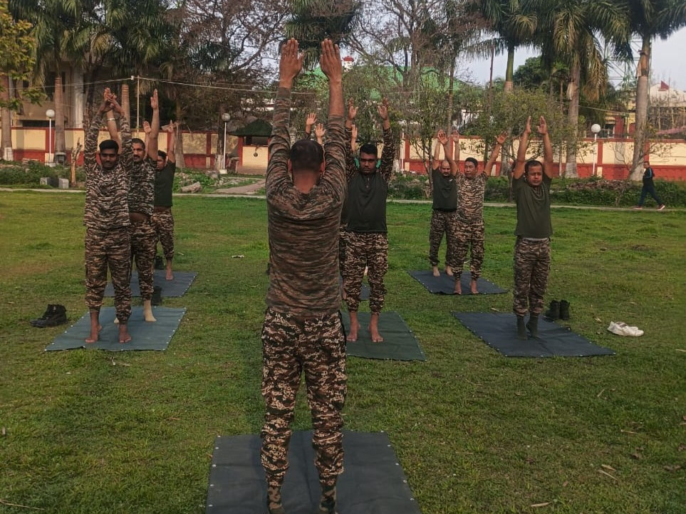 ClarkSwaynpi's tweet photo. 109 Bn CRPF personnel stay sharp through engaging physical activities—always dedicated to the nation, always ready for the challenge. https://t.co/rlUShi7vxb