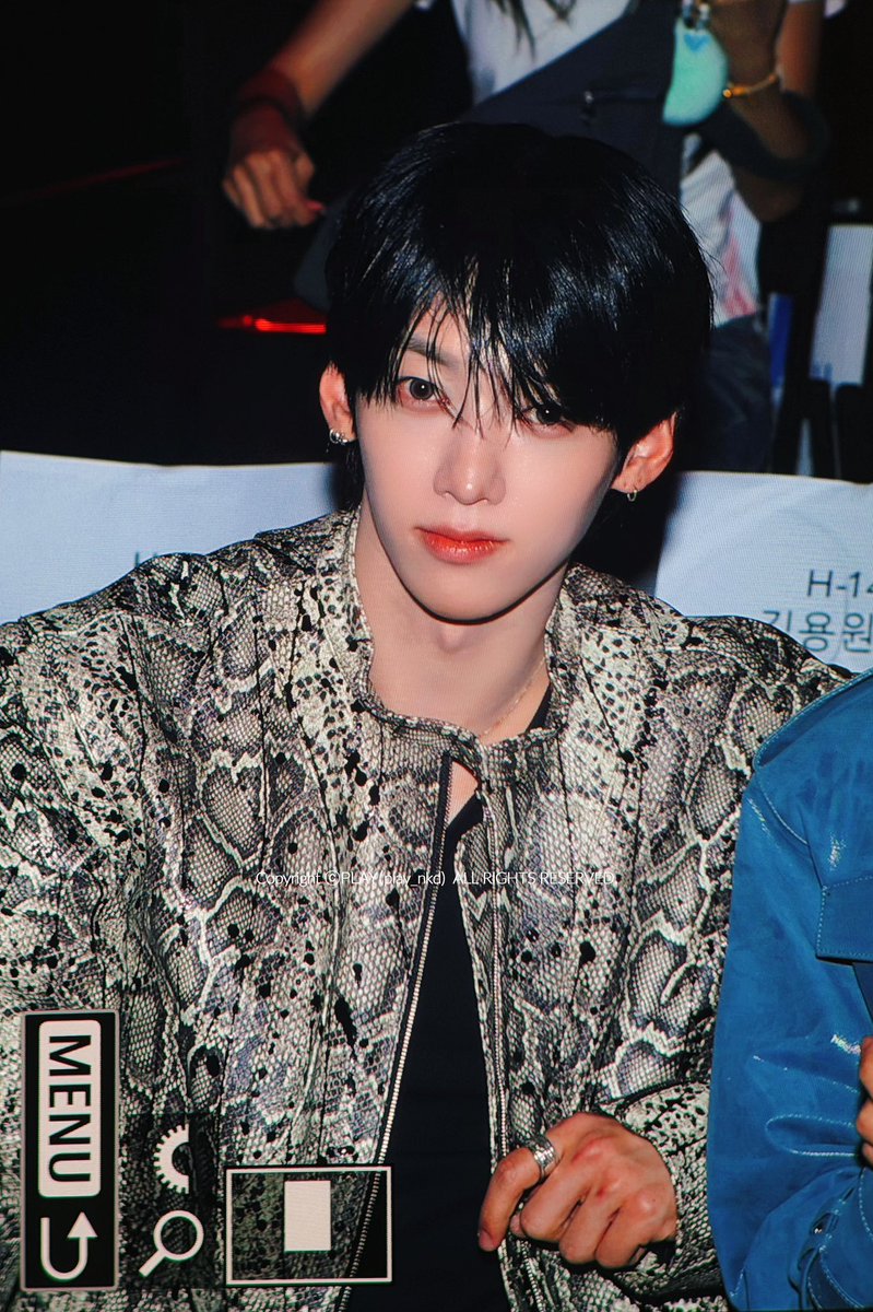 play_nkd's tweet photo. 260903 27S/S SFW 한나신
#앰퍼샌드원 #AMPERSANDONE
#나캠든 #나두빈 #KAMDEN https://t.co/U3VEtgQJ5k