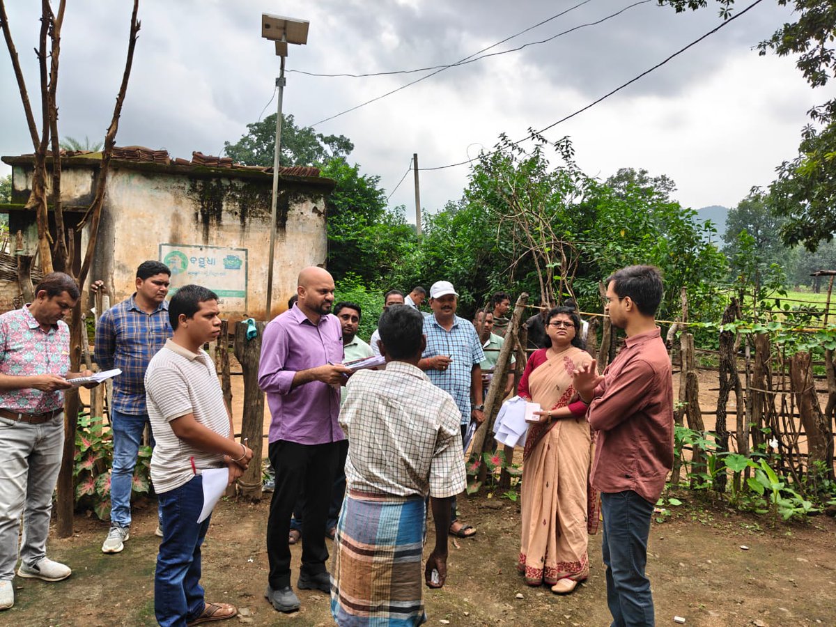 Subcoldhg's tweet photo. Field visit and interaction with Rural Housing beneficiaries were conducted at Birmanpur, Kadomali and Kandagarh villages under Ampani GP, Koksara Block. Officials were instructed to ensure the timely availability of masons and construction materials to expedite house completion. https://t.co/iVQrOTfJFJ