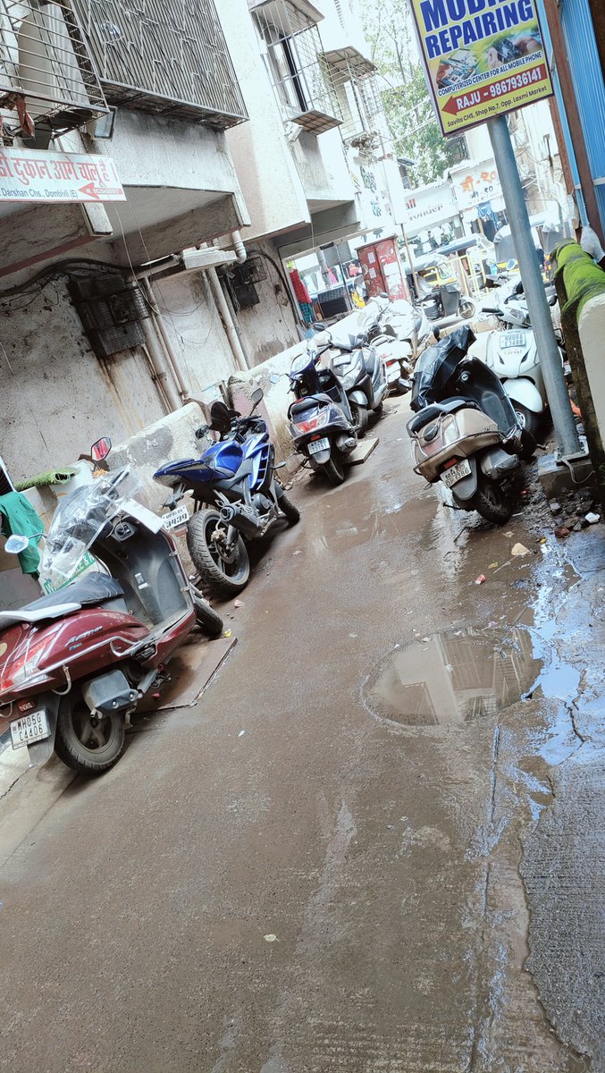 sanketshah007's tweet photo. मा. अधिकारी, डोंबिवली पूर्व येथील बाळासाहेब साठे मार्ग, केळकर क्रॉस रोड, शुभाष डेअरीजवळ “NO PARKING” क्षेत्रात दररोज अंदाजे १०–१५ दुचाकी अनधिकृतपणे पार्क केल्या जात आहेत. त्यामुळे वाहतुकीस अडथळा निर्माण होत आहे. कृपया तातडीने पाहणी करून योग्य ती कारवाई करावी.

@ThaneCityPolice https://t.co/Wf3yq9kFXz