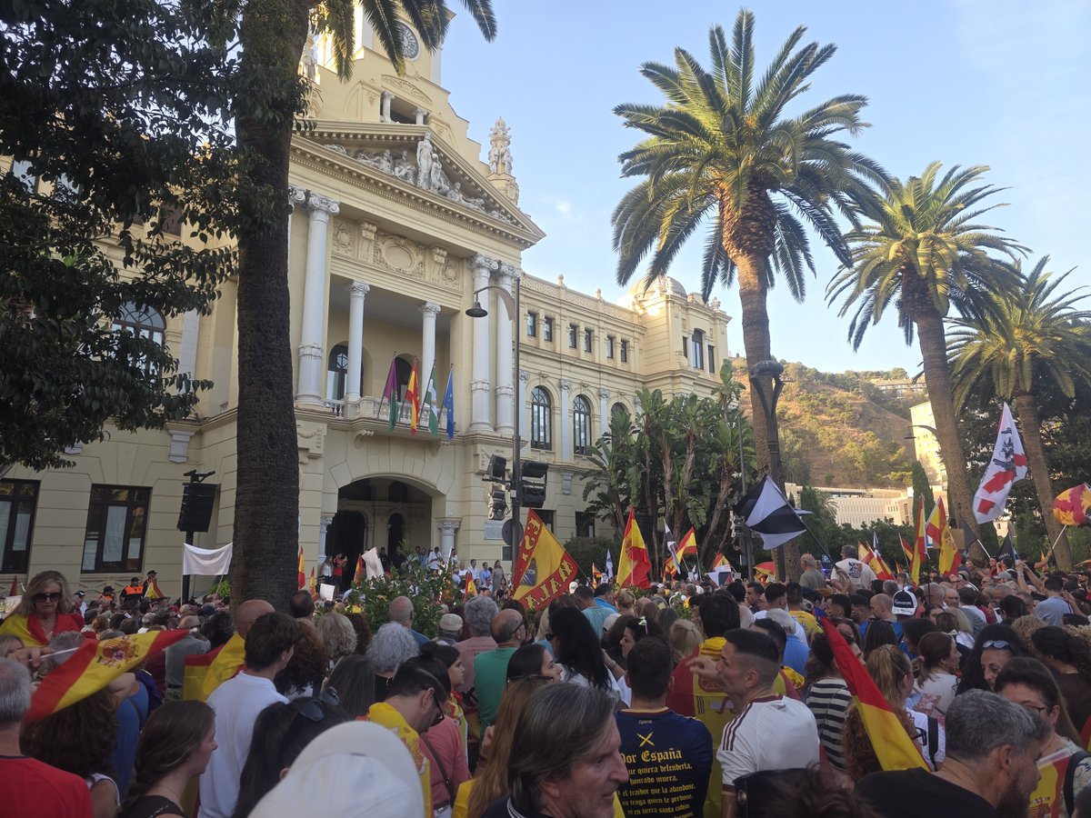 oter25263's tweet photo. @marcvidal Malaga a reventar, los boquerones estamos a muerte con los caballas https://t.co/Rr3B3hri2C
