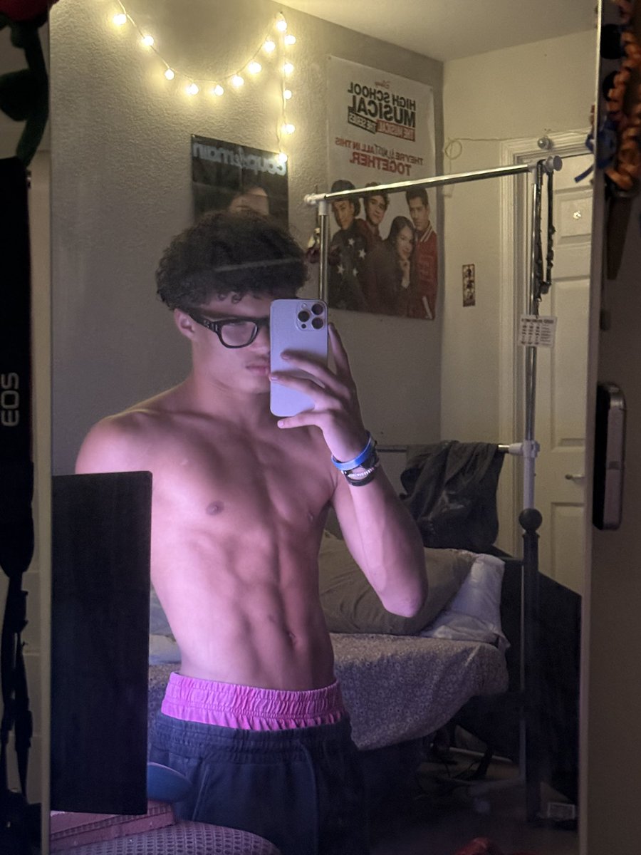 itzamemilo's tweet photo. first day at the gym https://t.co/LTFluVQoBc