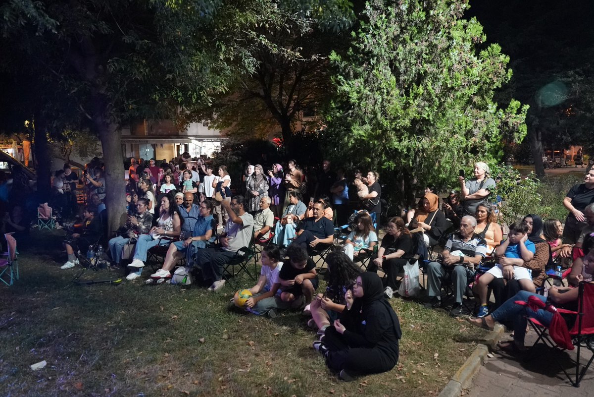 MaltepeBelTr's tweet photo. 🎶 90’ların unutulmaz şarkılarıyla #MaltepedeMüzikVar ❤️

Maltepe Belediyesi Kent Orkestrası Açık Hava Konserleri ile 90’ların dillerden düşmeyen eski şarkıları anılara, anılar da hep birlikte paylaştığımız güzel akşamlara dönüşüyor.

📍 Bağlarbaşı Mahallesi – Gülyolu Parkı

#MaltepedeYaşamVar #MaltepedeDoksanlar