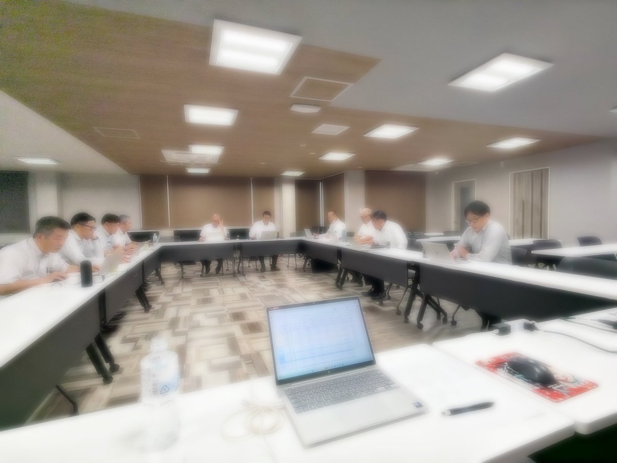 HK_MN_BC's tweet photo. エリア長会議🤗 https://t.co/JfXvtaAP8O