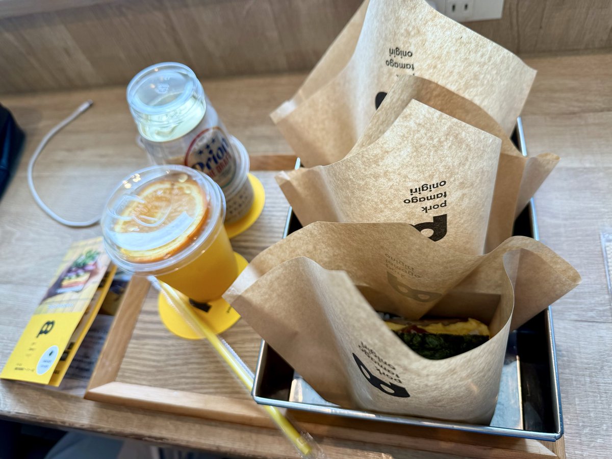 emi_274a's tweet photo. 旦那がお昼食べたいって言うんでポーたま屋へ。
私はオリオンビールと2種類を味見程度だけ頂きました。
まだ腹ぱんで食べる気にはならない😇 https://t.co/zf9FBRRnIw