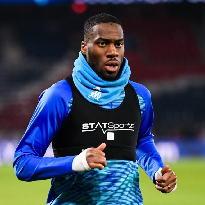 MassiliaZone's tweet photo. 🤔 Que feriez-vous avec Kondogbia ?

- On prolonge d'un an avec une baisse de salaire.

- On garde ses émoluments de 450k/mois bruts mensuels et il part en fin de saison libre. https://t.co/9uM6pfjaEr